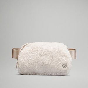 Everywhere Belt Bag Sherpa Fleece - IVORY/TRENCH